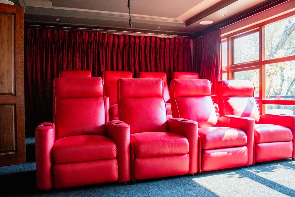 Домашний кинотеатр: как интегрировать cinema room в интерьер